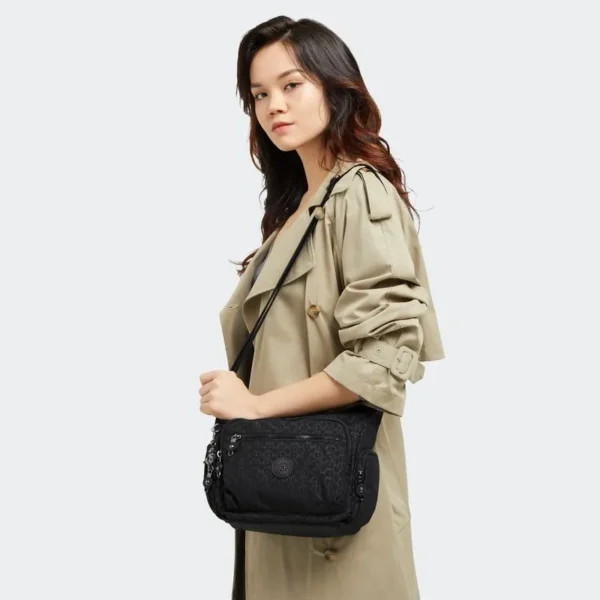BOLSA KIPLING GABBIE S black mono - Image 4
