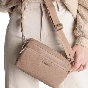 Bolsa Calvin Klein crossbody nude mono