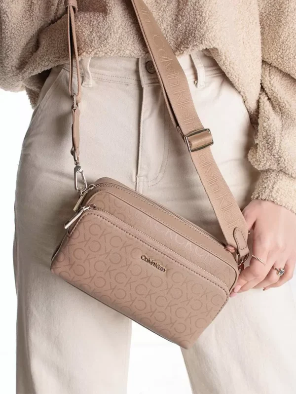 Bolsa Calvin Klein crossbody nude mono